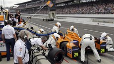 Fernando Alonso během závodu Indianapolis 500 Fernando Alonso během závodu Indianapolis 500