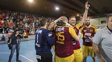 JSME MISTŘI! Házenkáři Dukly Praha slaví po šesti letech extraligový titul. JSME MISTŘI! Házenkáři Dukly Praha slaví po šesti letech extraligový titul.