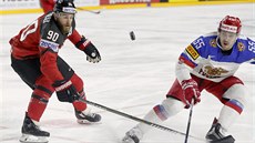 Kanadský útočník Ryan O'Reilly (vlevo) v semifinálovém duelu proti Rusku Kanadský útočník Ryan O'Reilly (vlevo) v semifinálovém duelu proti Rusku