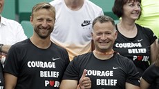 PODPORA. Trenér Petry Kvitové Jiří Vaněk (vlevo) během jejího duelu v 1. kole... PODPORA. Trenér Petry Kvitové Jiří Vaněk (vlevo) během jejího duelu v 1. kole...