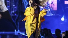 Ariana Grandeová během vystoupení na iHeartRadio Music Festival v Las Vegas... Ariana Grandeová během vystoupení na iHeartRadio Music Festival v Las Vegas...