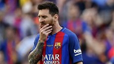 TO NENÍ DOBRÉ. Lionel Messi z Barcelony krátce poté, co jeho tým inkasoval...