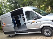 Díky zvýšené střeše nemusí dílenský pracovník ohýbat hlavu. K dispozici má i...