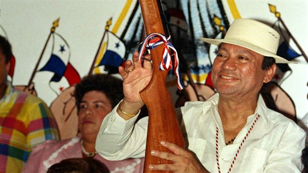 Generl Manuel Noriega dostal od svch pznivc v roce 1989 puku se  jmnem vyrytm na pab.