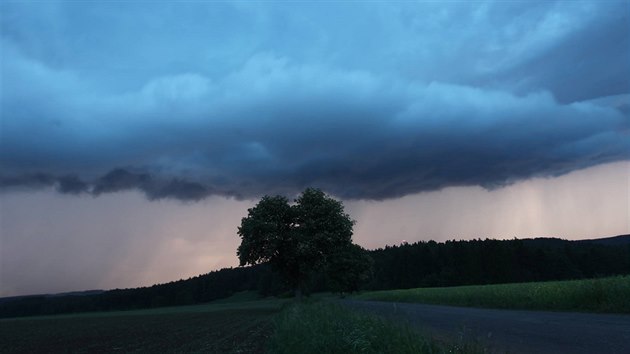 Vznik elfovho mraku u Hlvkova na Jihlavsku.