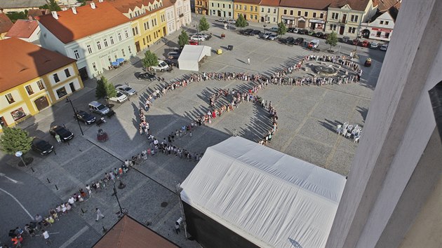 Dobany se zapsaly do eské knihy rekord. Na námstí vznikl obí houslový...