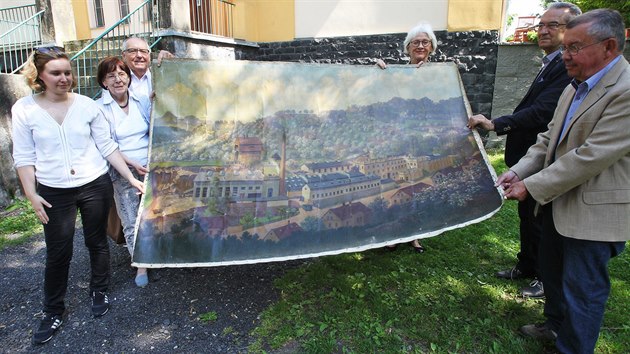 Pbuzn tovrnka Alfreda Spahna u obrazu, kter mu kdysi vnovali zamstnanci tovrny k narozeninm.