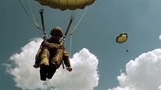 Čeští a britští výsadkáři vzdali v Chrudimi poctu válečnému výsadku Anthropoid. Čeští a britští výsadkáři vzdali v Chrudimi poctu válečnému výsadku Anthropoid.