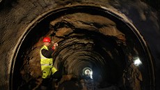 V Jablonci se před čtyřmi lety razila protipovodňová štola. Údaje o její ražbě... V Jablonci se před čtyřmi lety razila protipovodňová štola. Údaje o její ražbě...