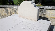 Hrob bývalého prezidenta Charlese de Gaullea v městečku... Hrob bývalého prezidenta Charlese de Gaullea v městečku...