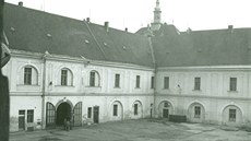 Snímek Tereziánské zbrojnice z listopadu 1991, tedy ještě před rekonstrukcí,... Snímek Tereziánské zbrojnice z listopadu 1991, tedy ještě před rekonstrukcí,...