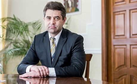 Ukrajinsk velvyslanec v esku Jevhen Perebyjnis (31. kvtna 2017)