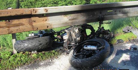 Nehoda motorky a osobního auta nedaleko Luhaovic.