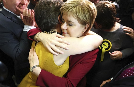 Vdkyn Skotské národní strany Nicola Sturgeonová  (9. ervna 2017)