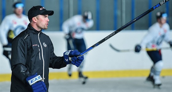 Kou Filip Peán  na prvním tréninku Liberce ped novou hokejovou sezonou .