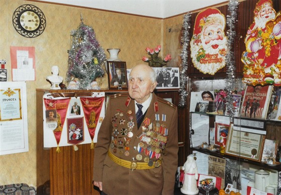 Válený veterán Iraklij Levanovi Kandareli, který je od roku 1974 estným...
