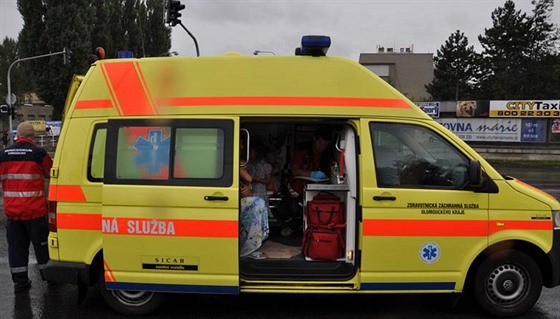 Kojence odvezla sanitka do Fakultní Thomayerovy nemocnice v Kri. Ilustraní foto