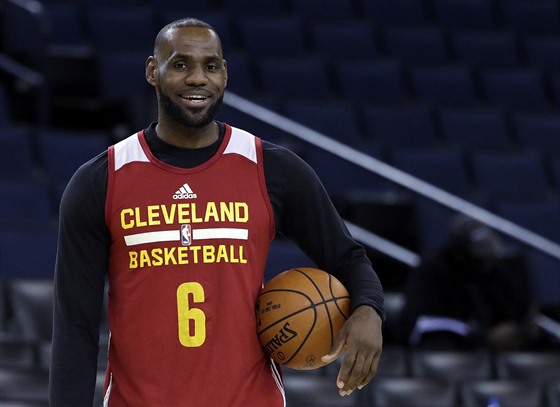 LeBron James z Clevelandu na tréninku ped finále NBA