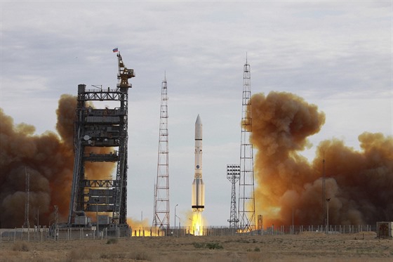 Start ruské rakety Proton-M s americkou telekomunikaní druicí EchoStar 21.