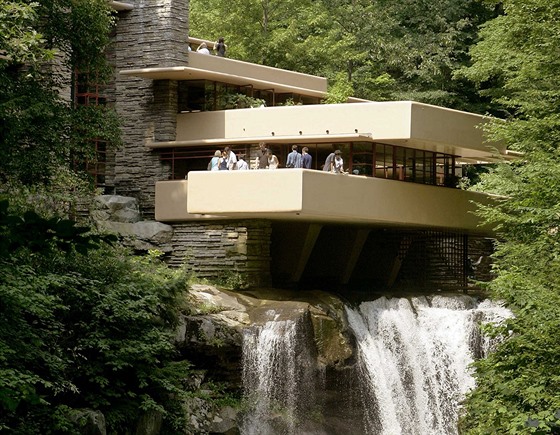 Slavný dm nad vodopádem od architekta Franka Lloyda Wrighta navtíví kadý rok...