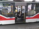 Jak se asi skĂştr do tramvaje dostal? Jak se asi skĂştr do tramvaje dostal?
