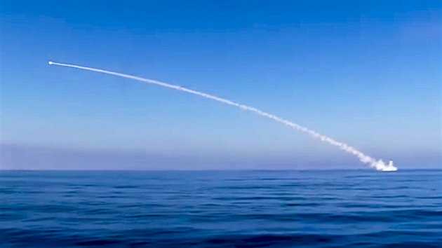 Rusko odpálilo ze Středozemního moře rakety Kalibr na pozice IS u syrské... Rusko odpálilo ze Středozemního moře rakety Kalibr na pozice IS u syrské...