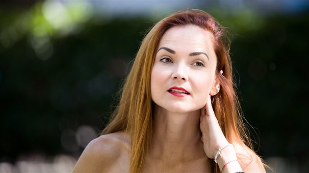 Spisovatelka Radka Třeštíková v diskusním pořadu iDNES.cz Rozstřel. Spisovatelka Radka Třeštíková v diskusním pořadu iDNES.cz Rozstřel.