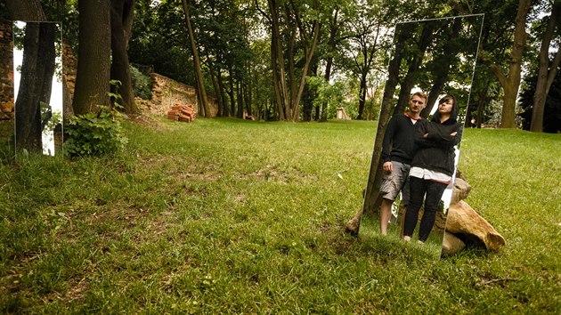 V zahradě pražské usedlosti Mazanka vrcholí přípravy imerzivního představení... V zahradě pražské usedlosti Mazanka vrcholí přípravy imerzivního představení...