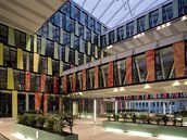 Veřejné prostory v moderních kancelářských budovách by měly být odvážnější a... Veřejné prostory v moderních kancelářských budovách by měly být odvážnější a...