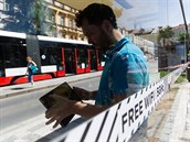Praha, 9.6.2017, zastávka MHD, wifi připojení pro veřejnost Praha, 9.6.2017, zastávka MHD, wifi připojení pro veřejnost