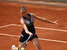 Karolna Plkov returnuje ve 3. kole Roland Garros.