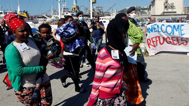 Zachrnn migranti v italskm pstavu (28.5. 2017)