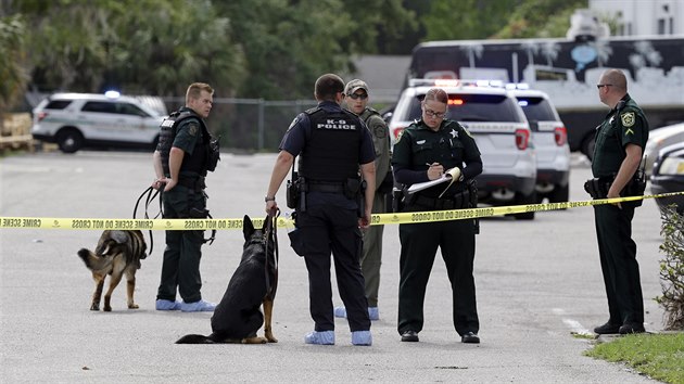 Bval zamstnanec firmy se vrtil vradit kolegy. V Orlandu na Florid zabil pt lid a sebe. (5.6.2017)