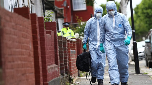 Britsk policie po tocch u London Bridge prohledala nemovitost ve tvrti East Ham (5. ervna 2017)