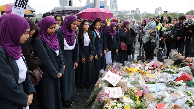 Piety za obti teroristickho toku na London Bridge (5. ervna 2017)