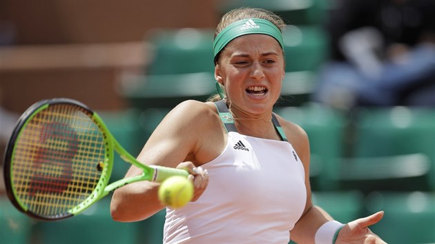 Jelena Ostapenkov bhem tvrtfinle Roland Garros.