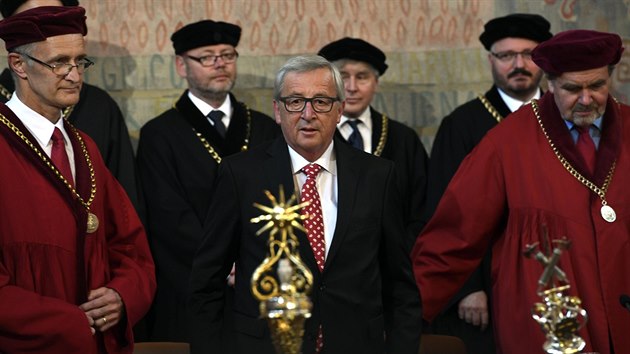 Pedseda Evropsk komise Jean-Claude Juncker (uprosted) vystoupil na slavnostnm zasedn v Karolinu v Praze (8. ervna 2017)