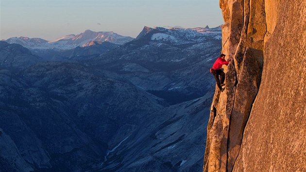 Alex Honnold pi zdoln hory Half Dome v Yosemitskm nrodnm parku. (17. ervna 2010)