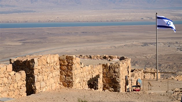 Na pevnost Masada se vyvezete lanovkou. Vhled je pardn.