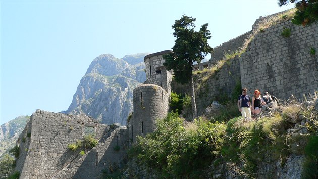 Pevnost svatho Jana se vypn na ostrohu nad pstavnm mstem Kotor.