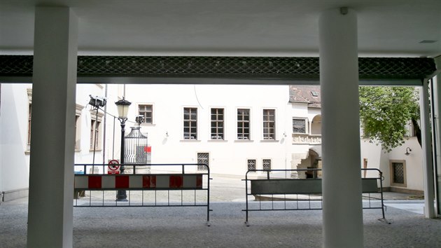 Uvnit chystan kryt trnice v centru Brna dlnci instaluj prodejn kje, natraj, sthuj a dokonuj interir.