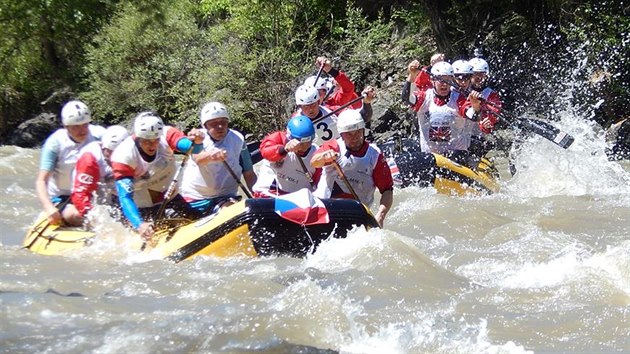 Snmek z evropskho ampiontu, na nm uspli raftai prostjovskho tmu Tomi-Remont Masters. Na gruznsk ece Mtkvari zskali zlat medaile v absolutnm poad, triumfovali i ve vech jednotlivch disciplnch.