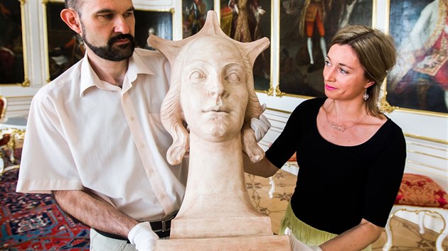 Originál busty slovanské ženy Libuše od Plečnikova žáka a spolupracovníka Damiana Pešana dodnes zdobí jeden z portálů při vstupu do jižních zahrad. V Rothmayerově sále návštěvníci dne otevřených dveří uvidí model této busty (1.6.2017).