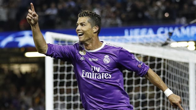 EXTZE. Cristiano Ronaldo z Realu Madrid slav druh gl v utkn proti Juventusu Turn ve finle Ligy mistr.