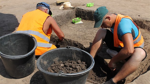 Archeologick przkum pod dlnic D11 u Hradce Krlov (30.5.2017).