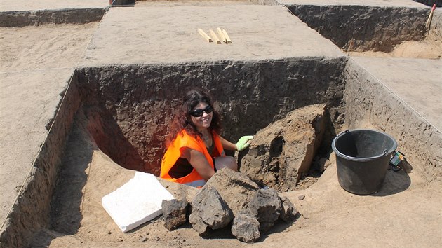 Archeologick przkum pod dlnic D11 u Hradce Krlov (30.5.2017).