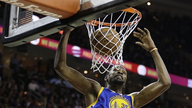 Kevin Durant z Golden State zasmeoval proti Clevelandu.