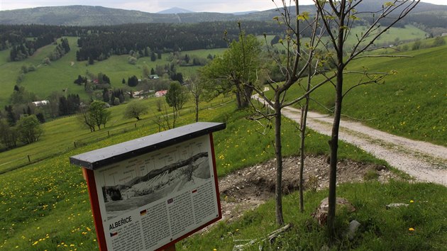 Albeick dol le ve vchodnch Krkonoch mezi Pomeznmi boudami a aclem.