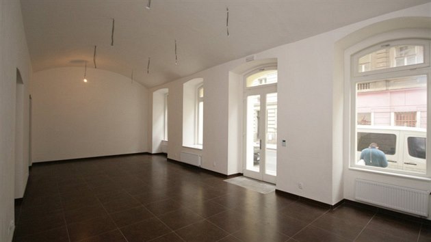 Prask architektonick dlna Nuance se ujala rekonstrukce prostoru bytovho domu u Arbesova nmst v Praze 5. 