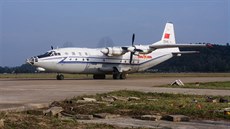 Shaanxi Y-8 je turbovrtulové letadlo čínské výroby Shaanxi Y-8 je turbovrtulové letadlo čínské výroby